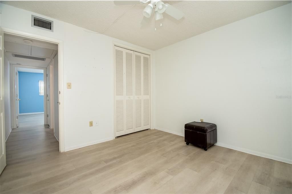 Active With Contract: $108,000 (2 beds, 1 baths, 790 Square Feet)