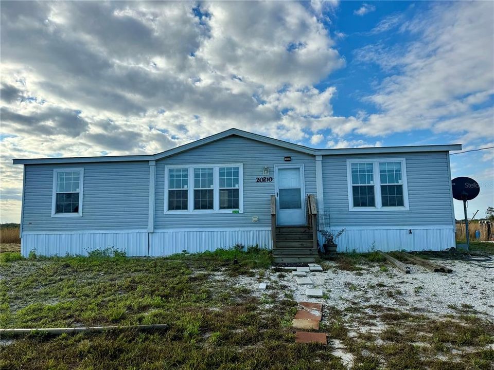 For Sale: $400,000 (3 beds, 2 baths, 1296 Square Feet)