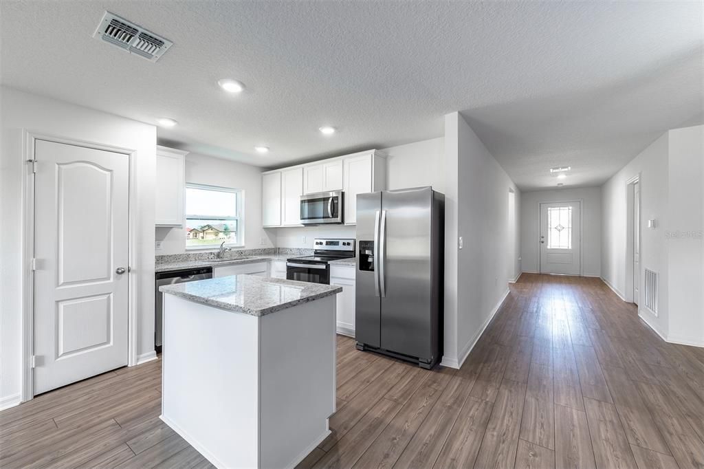 Active With Contract: $342,900 (3 beds, 2 baths, 1401 Square Feet)