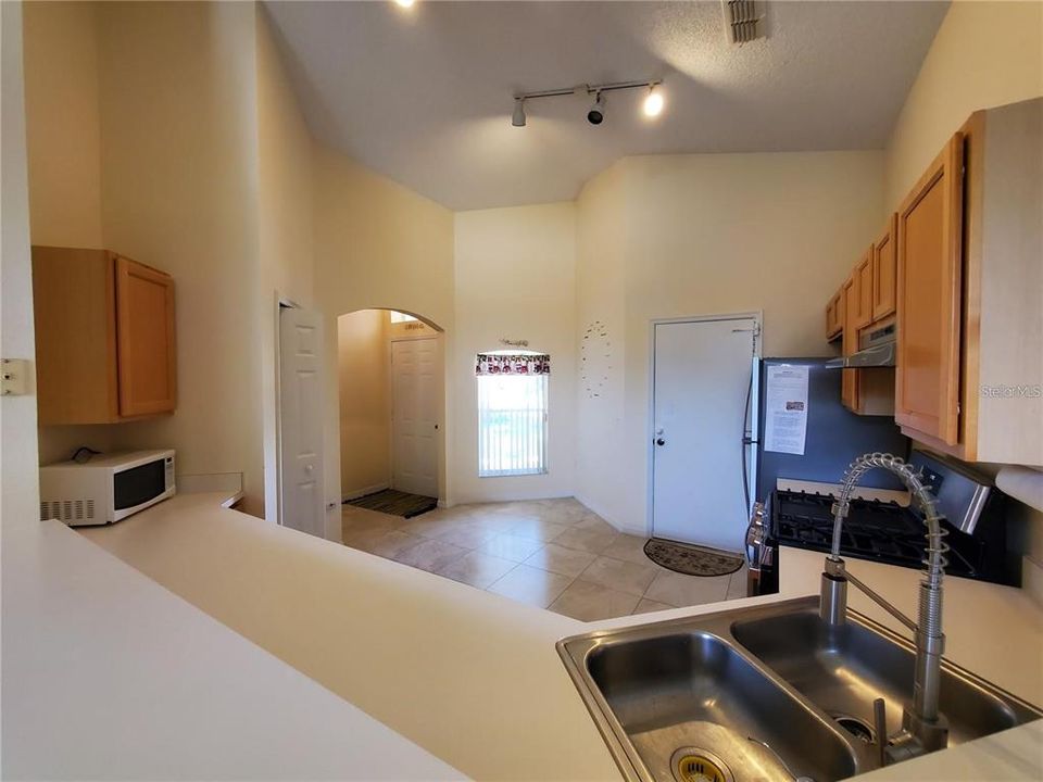 Recently Rented: $1,850 (3 beds, 2 baths, 1393 Square Feet)