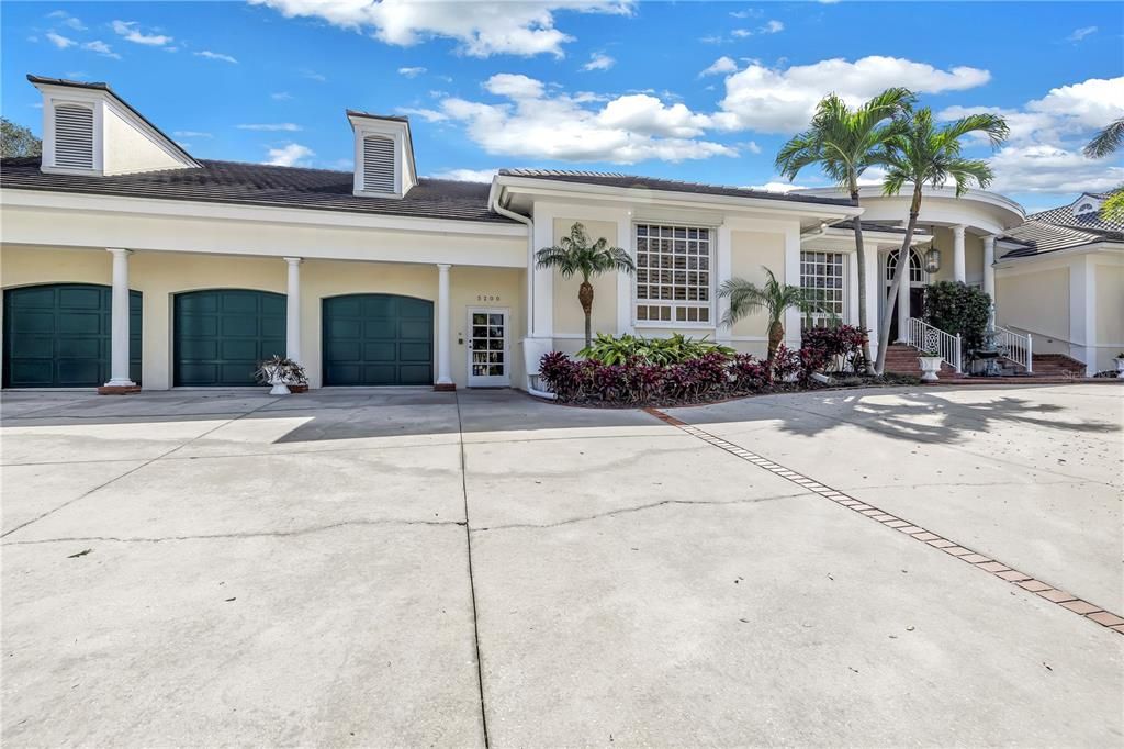 For Sale: $4,850,000 (5 beds, 4 baths, 5200 Square Feet)