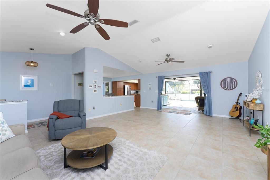 Recently Sold: $450,000 (3 beds, 2 baths, 1635 Square Feet)