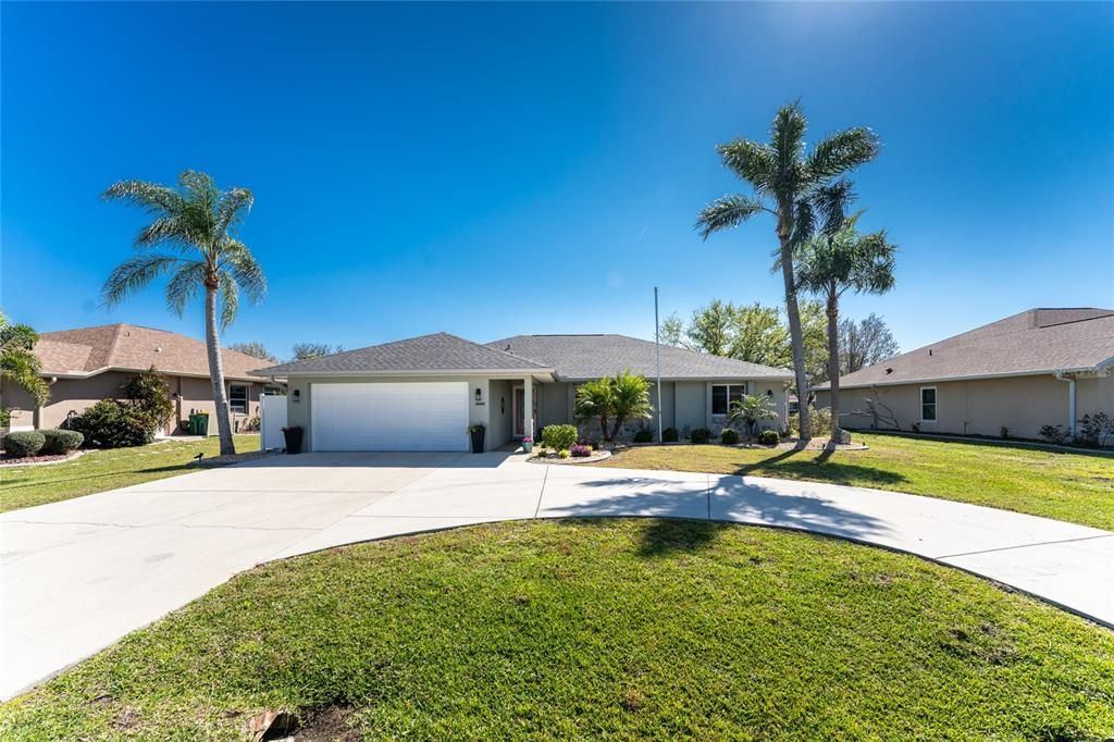 Recently Sold: $450,000 (3 beds, 2 baths, 1635 Square Feet)