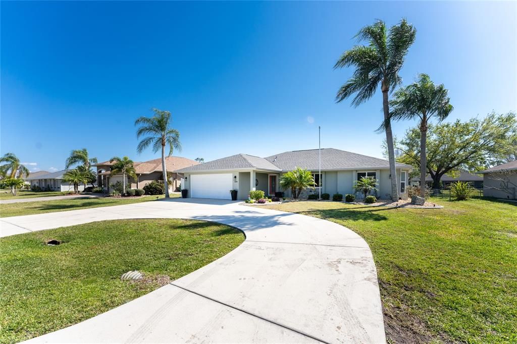 Recently Sold: $450,000 (3 beds, 2 baths, 1635 Square Feet)