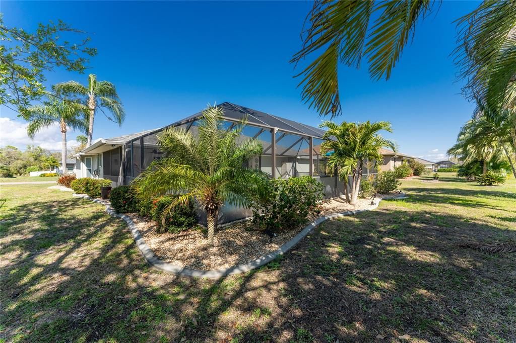 Recently Sold: $450,000 (3 beds, 2 baths, 1635 Square Feet)