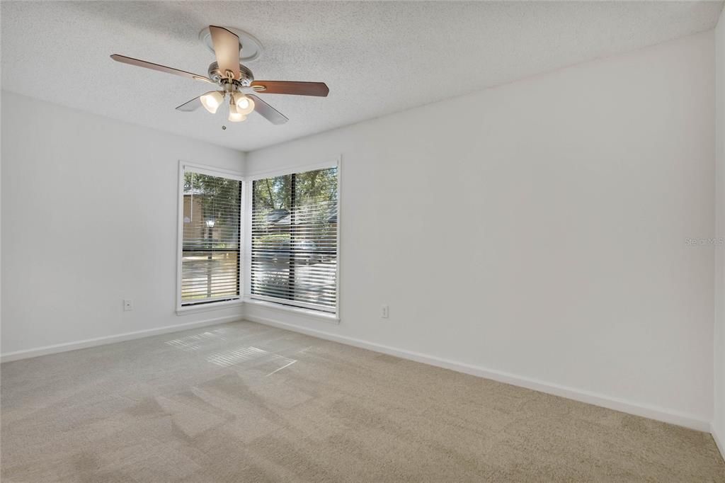 Active With Contract: $205,000 (1 beds, 1 baths, 842 Square Feet)