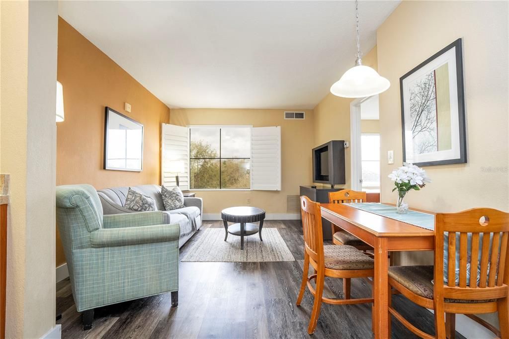 Active With Contract: $120,000 (1 beds, 1 baths, 542 Square Feet)