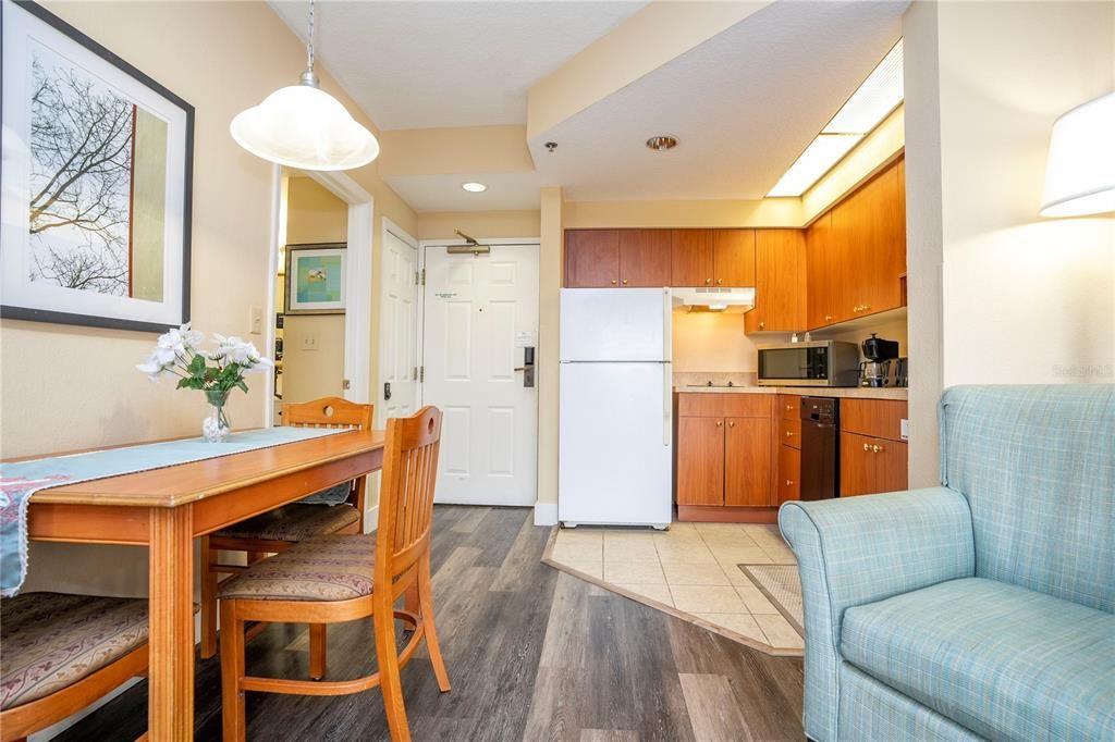 Active With Contract: $120,000 (1 beds, 1 baths, 542 Square Feet)