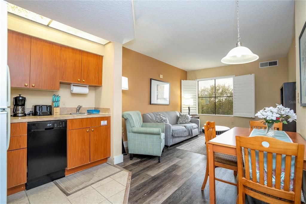 Active With Contract: $120,000 (1 beds, 1 baths, 542 Square Feet)