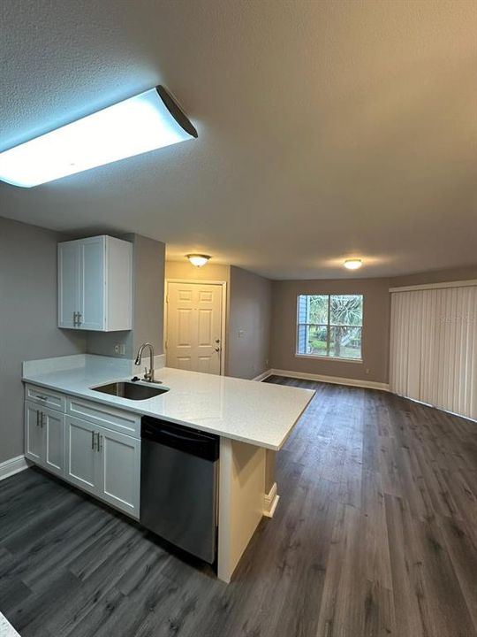 Recently Rented: $1,350 (1 beds, 1 baths, 648 Square Feet)