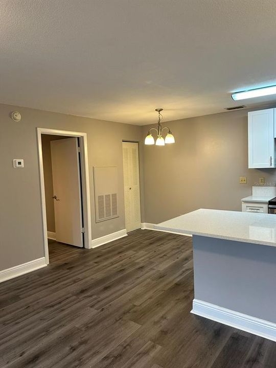 Recently Rented: $1,350 (1 beds, 1 baths, 648 Square Feet)
