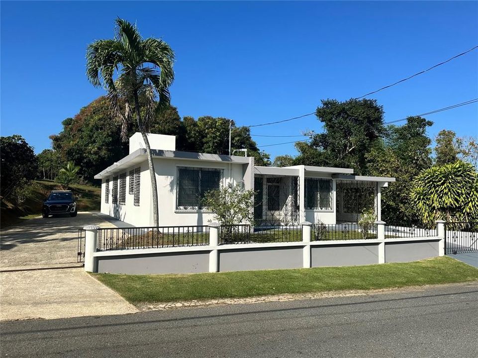 Recently Sold: $265,000 (4 beds, 2 baths, 1191 Square Feet)