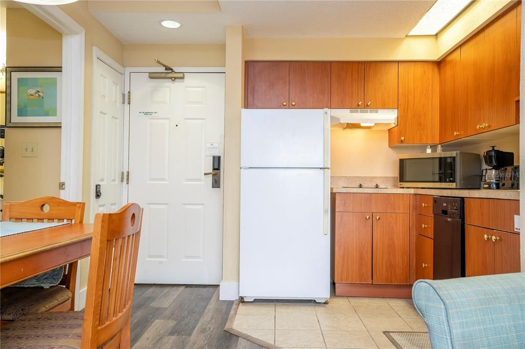 For Sale: $120,000 (1 beds, 1 baths, 542 Square Feet)