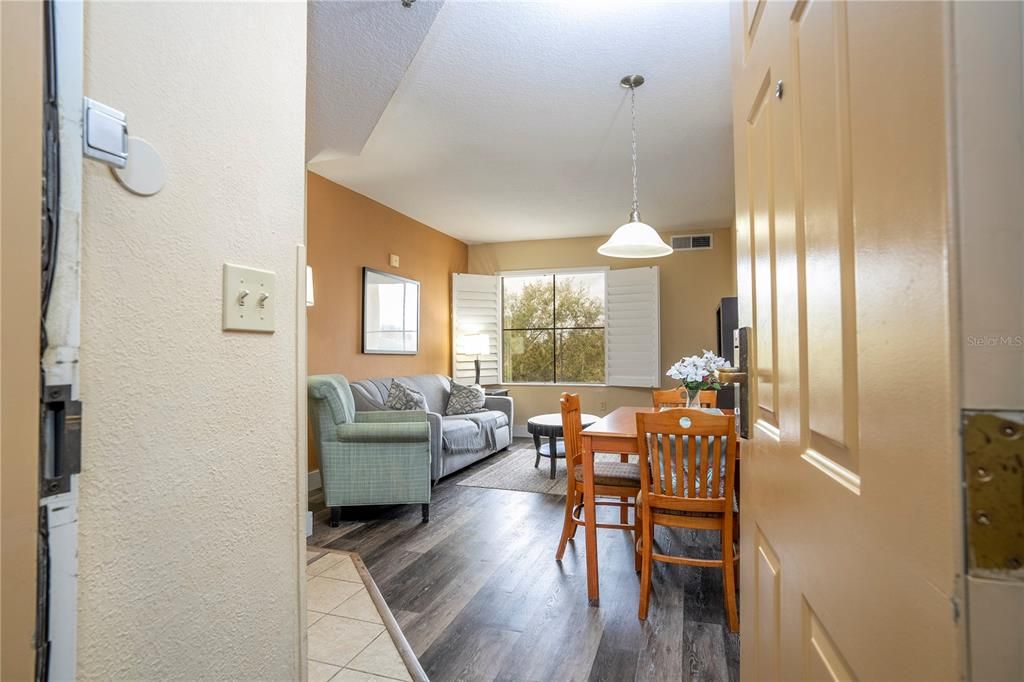 For Sale: $120,000 (1 beds, 1 baths, 542 Square Feet)