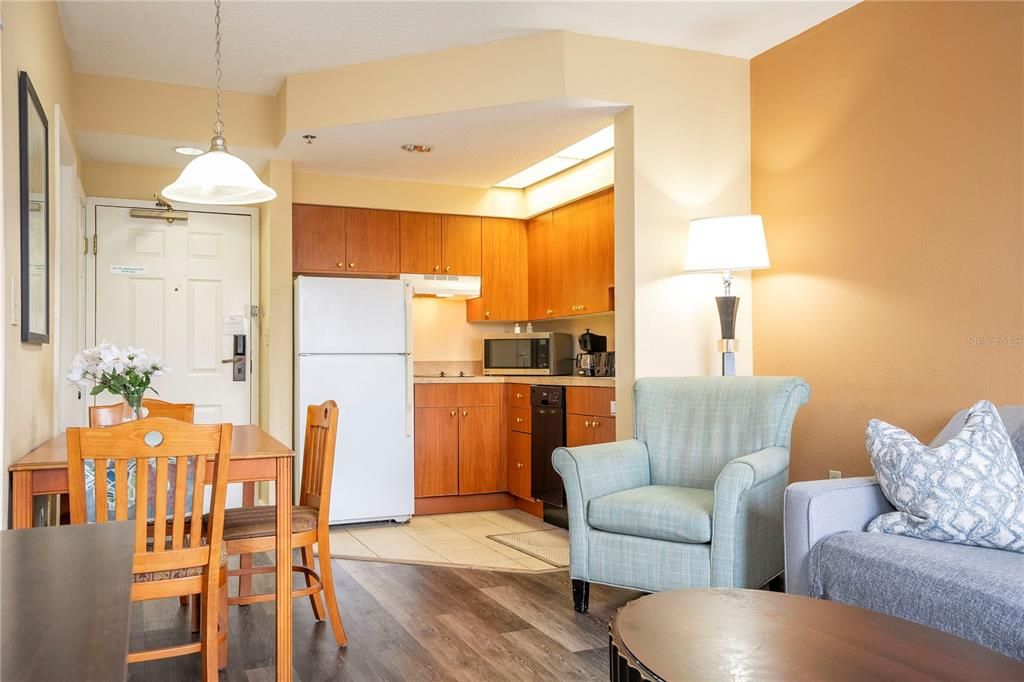 For Sale: $120,000 (1 beds, 1 baths, 542 Square Feet)