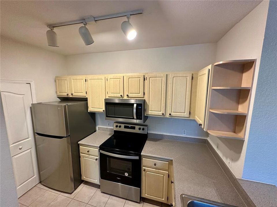Recently Rented: $1,575 (2 beds, 2 baths, 1048 Square Feet)