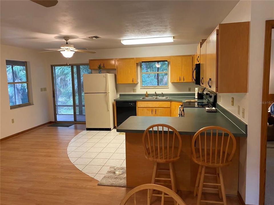 Recently Sold: $375,000 (2 beds, 2 baths, 1536 Square Feet)