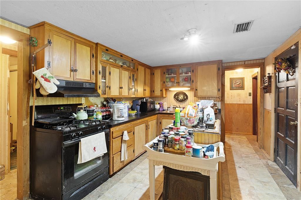 For Sale: $199,900 (3 beds, 1 baths, 1201 Square Feet)