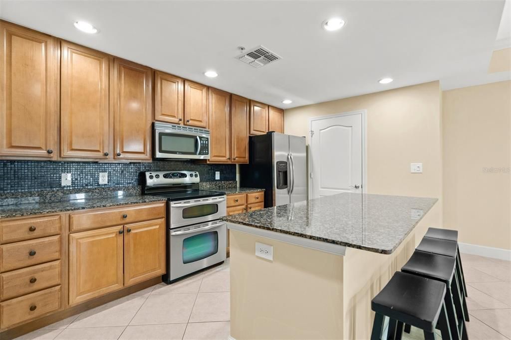 For Rent: $2,800 (2 beds, 2 baths, 1400 Square Feet)