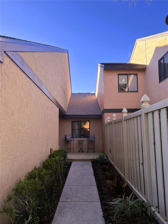 Recently Sold: $450,000 (2 beds, 2 baths, 1580 Square Feet)