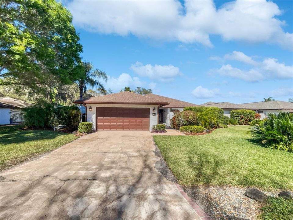 Recently Sold: $290,000 (2 beds, 2 baths, 2033 Square Feet)