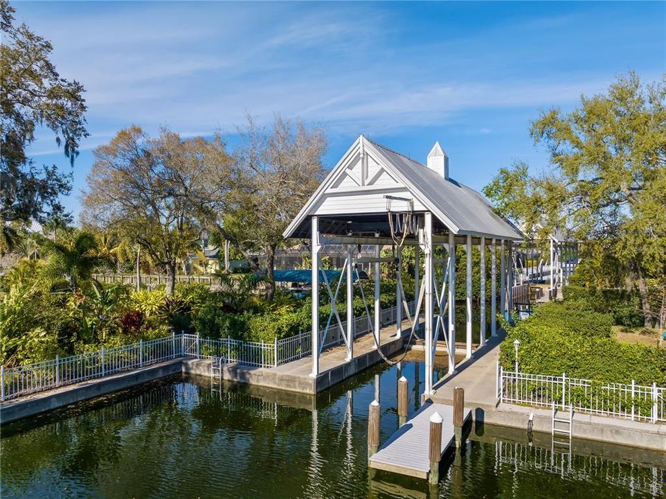 For Sale: $949,900 (3 beds, 2 baths, 2328 Square Feet)