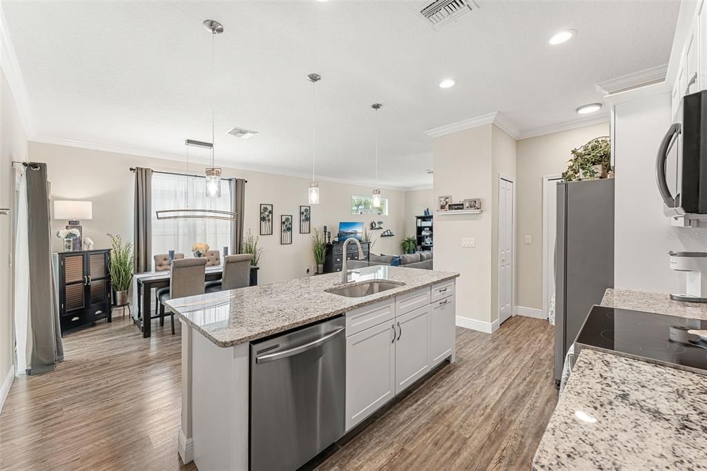 Active With Contract: $449,900 (3 beds, 2 baths, 1382 Square Feet)