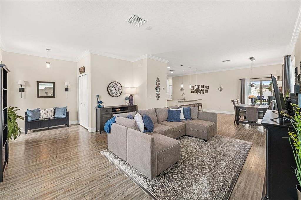 Active With Contract: $449,900 (3 beds, 2 baths, 1382 Square Feet)