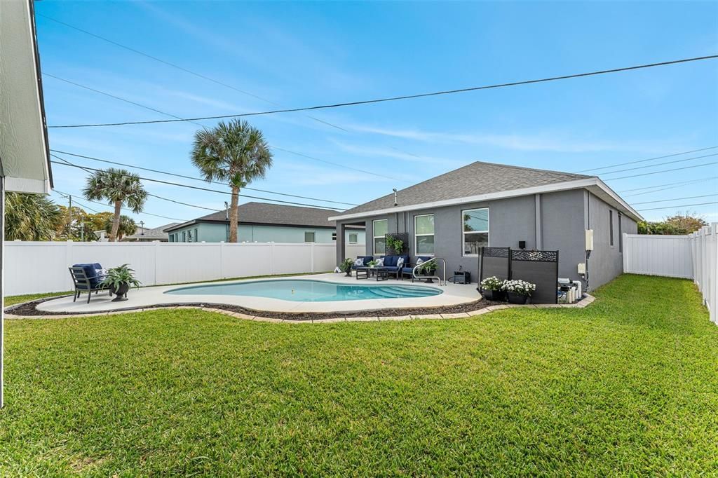 Active With Contract: $449,900 (3 beds, 2 baths, 1382 Square Feet)