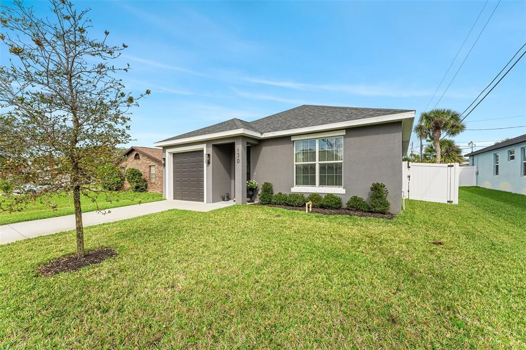 Active With Contract: $449,900 (3 beds, 2 baths, 1382 Square Feet)