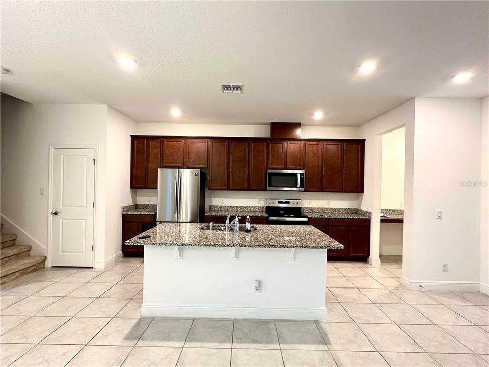 Active With Contract: $2,900 (3 beds, 2 baths, 1789 Square Feet)