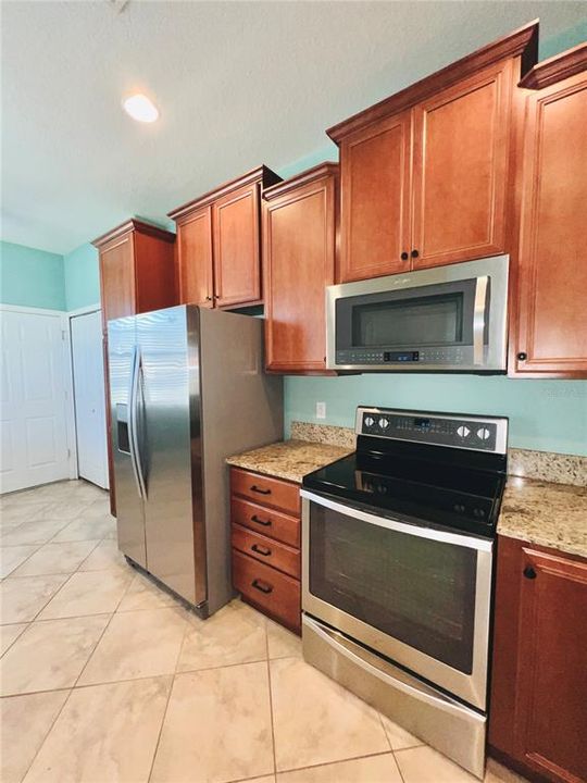 Recently Sold: $335,000 (3 beds, 2 baths, 1415 Square Feet)