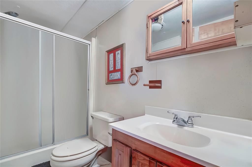 待售: $110,000 (2 贝兹, 1 浴室, 1050 平方英尺)