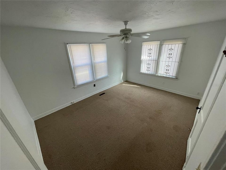 For Sale: $235,000 (2 beds, 1 baths, 1100 Square Feet)