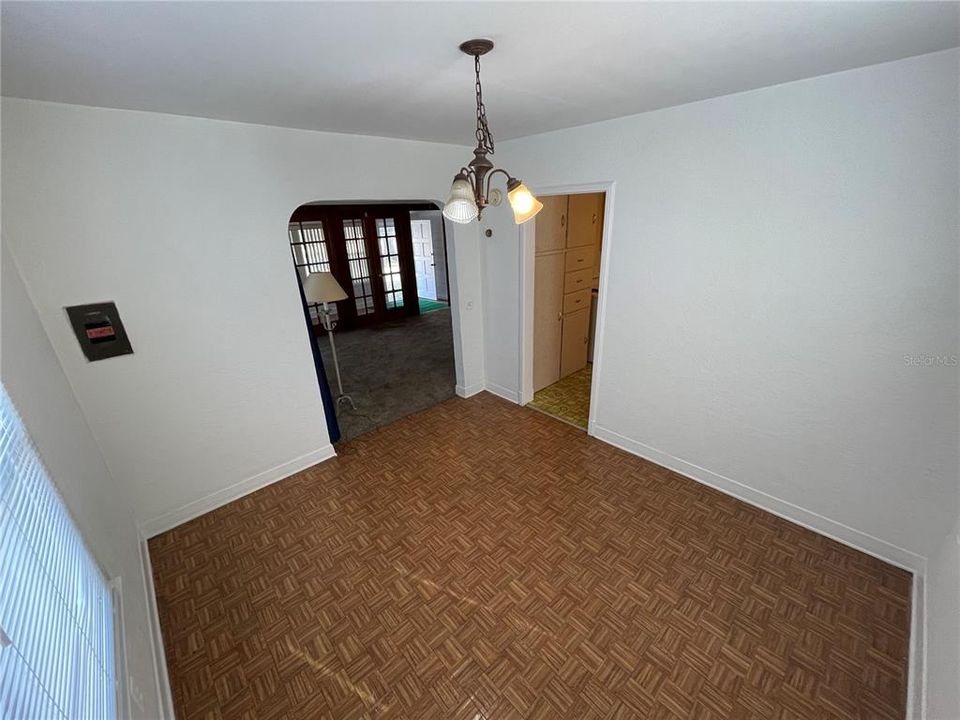 For Sale: $235,000 (2 beds, 1 baths, 1100 Square Feet)