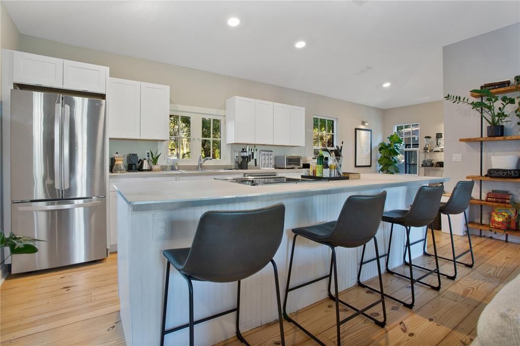 Kitchen with large island - Carriage House