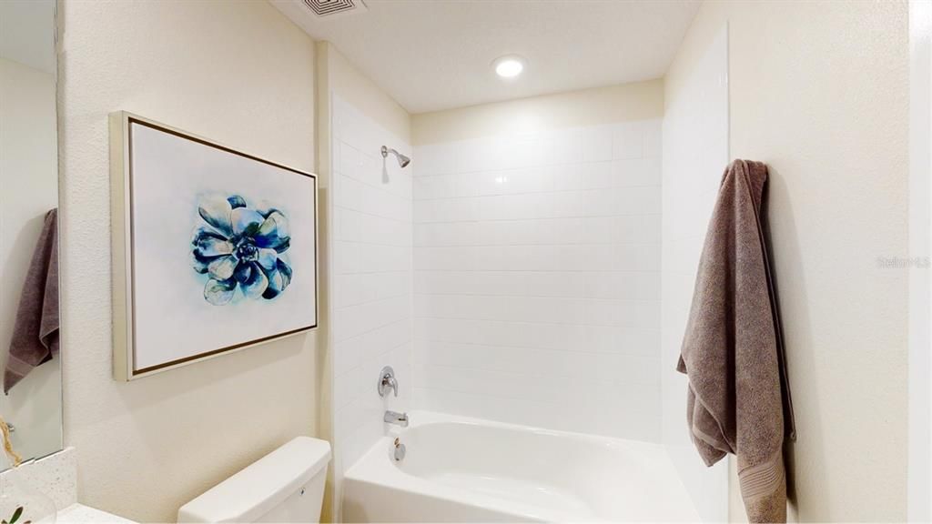 最近售出: $327,870 (3 贝兹, 2 浴室, 1555 平方英尺)