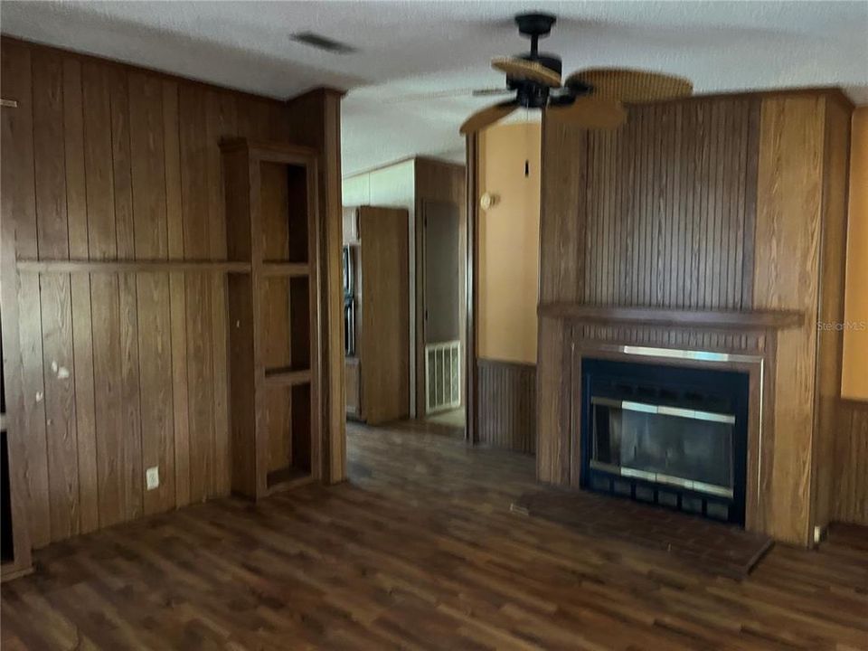 For Sale: $164,900 (3 beds, 2 baths, 1792 Square Feet)