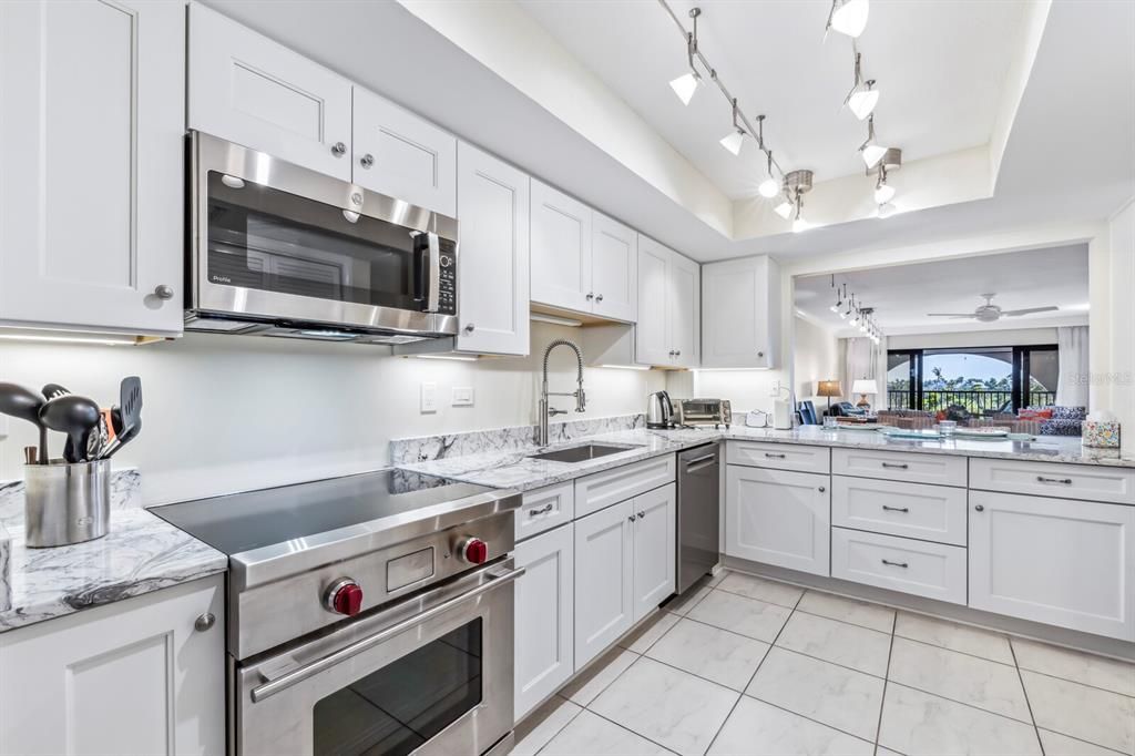 Recently Sold: $2,995,000 (3 beds, 2 baths, 1765 Square Feet)