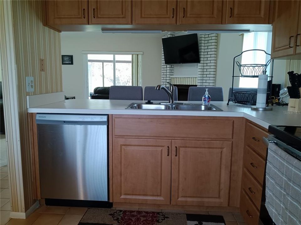 For Rent: $2,250 (3 beds, 2 baths, 1486 Square Feet)