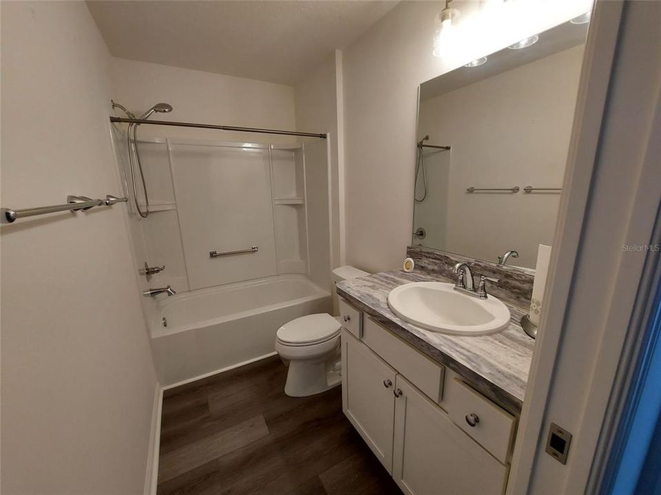 最近租的: $1,900 (2 贝兹, 2 浴室, 1280 平方英尺)
