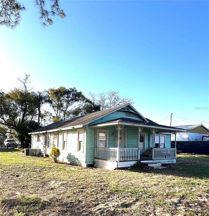 Active With Contract: $149,900 (3 beds, 2 baths, 1128 Square Feet)