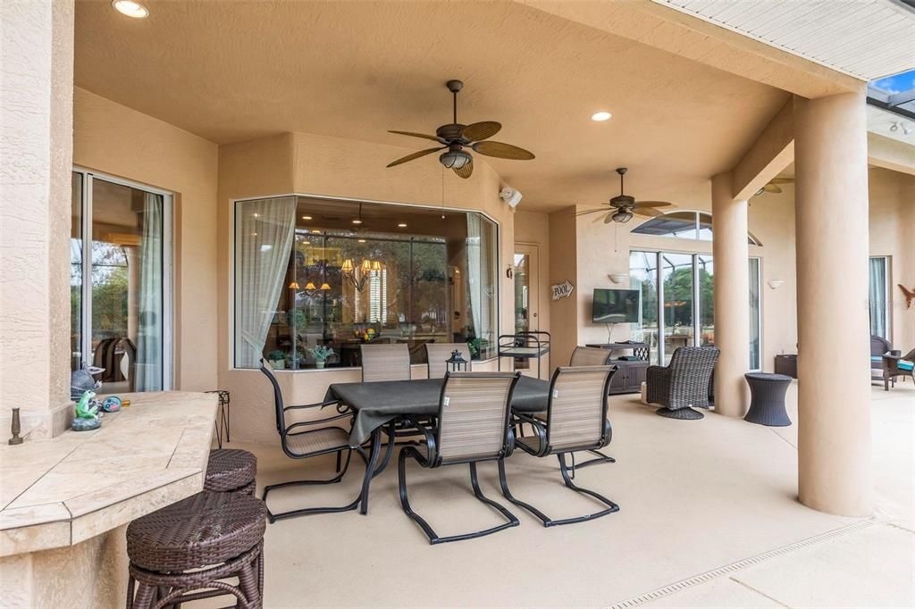 Recently Sold: $750,000 (3 beds, 2 baths, 2558 Square Feet)