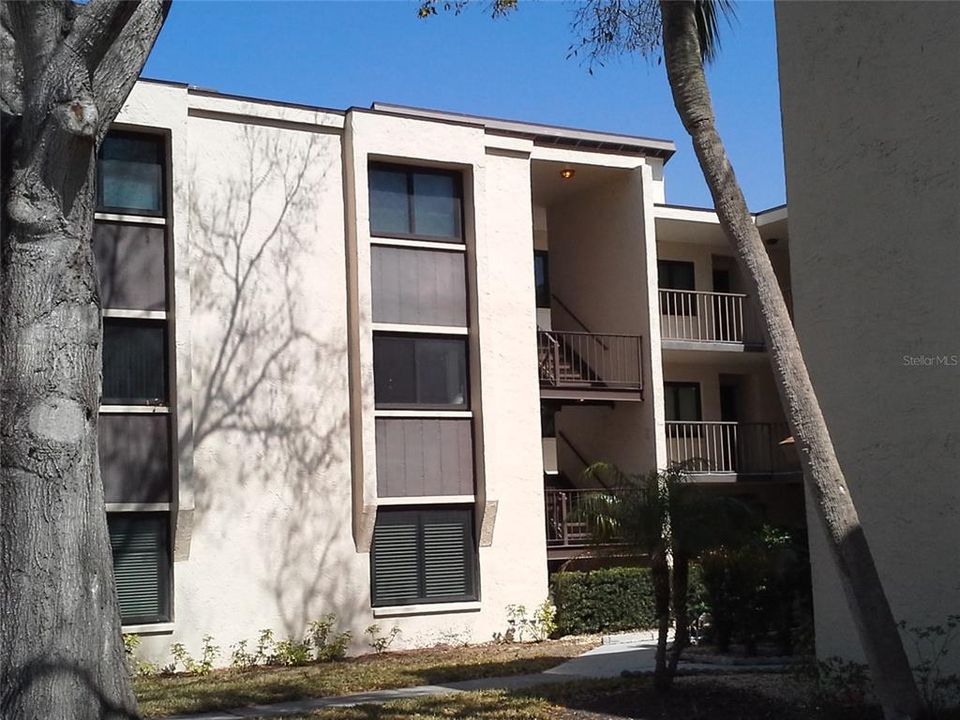 Recently Sold: $115,000 (1 beds, 1 baths, 682 Square Feet)