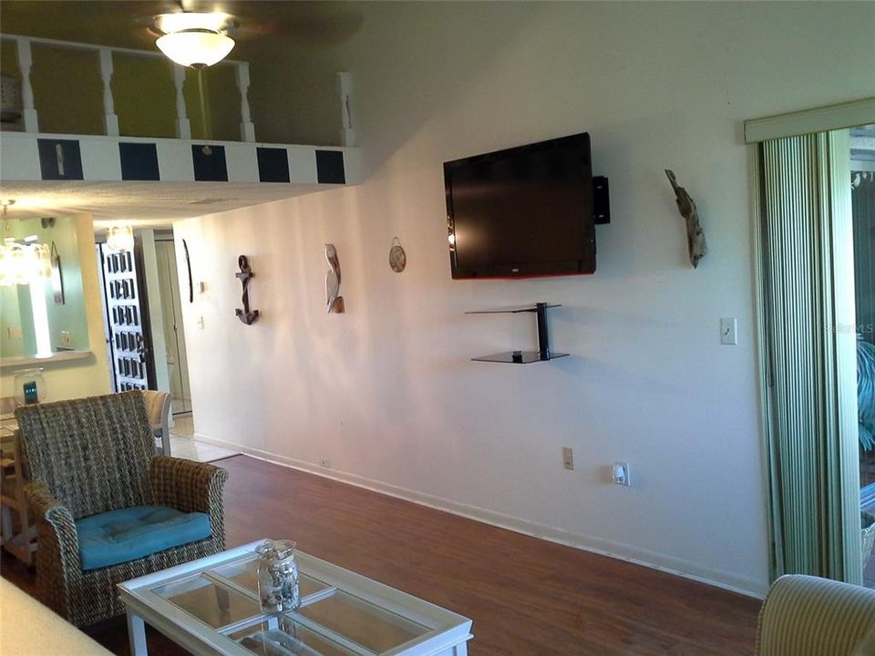 Active With Contract: $115,000 (1 beds, 1 baths, 682 Square Feet)