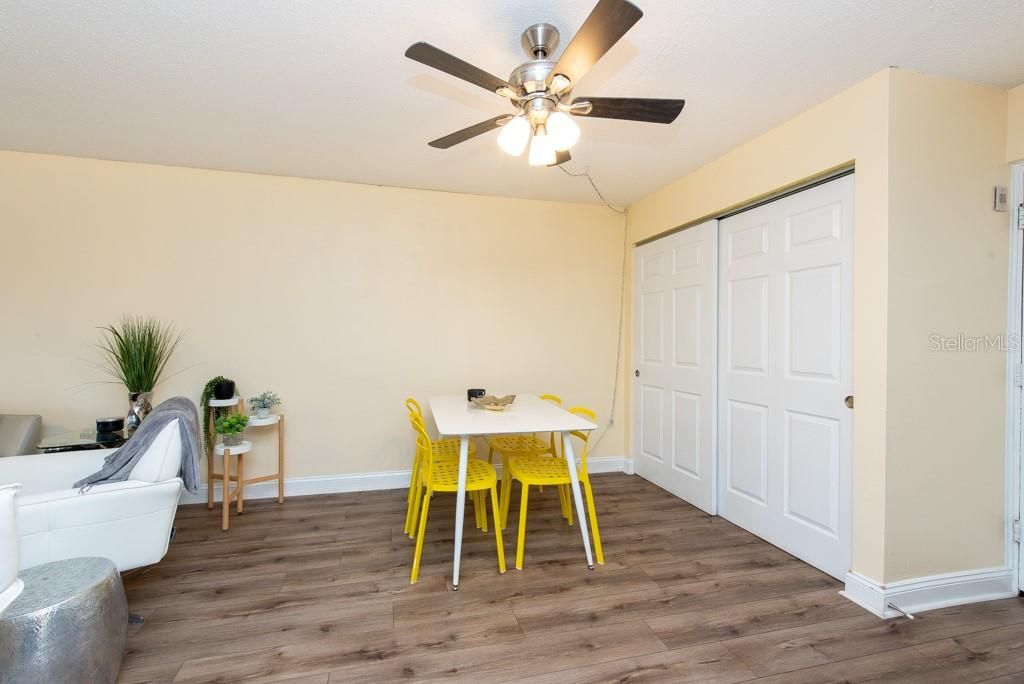 Active With Contract: $230,000 (2 beds, 2 baths, 875 Square Feet)