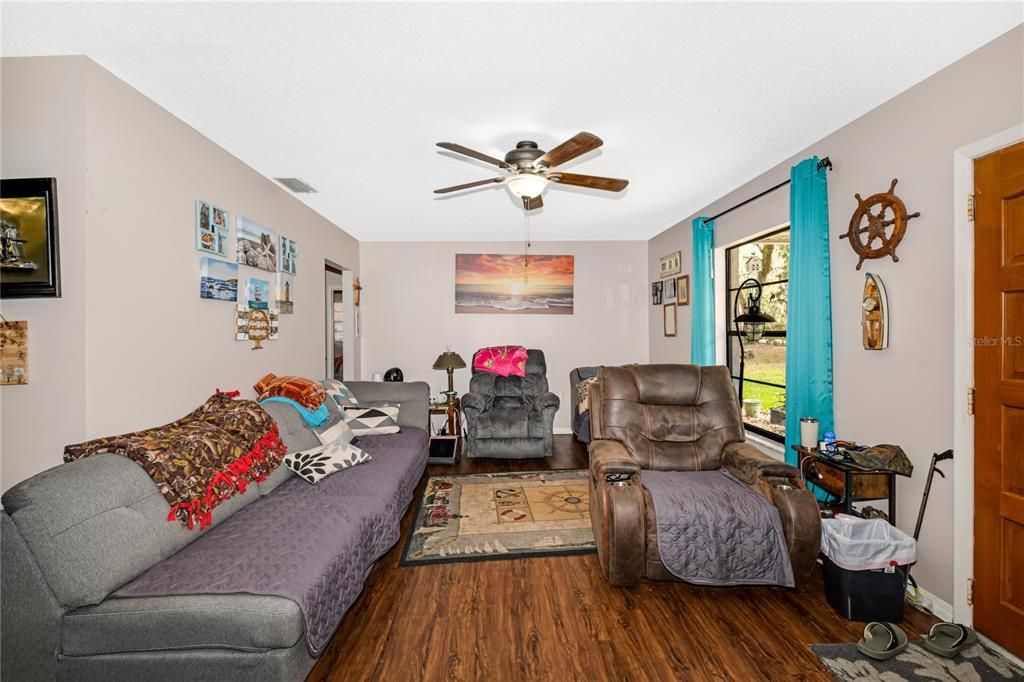 For Sale: $359,000 (3 beds, 2 baths, 1932 Square Feet)