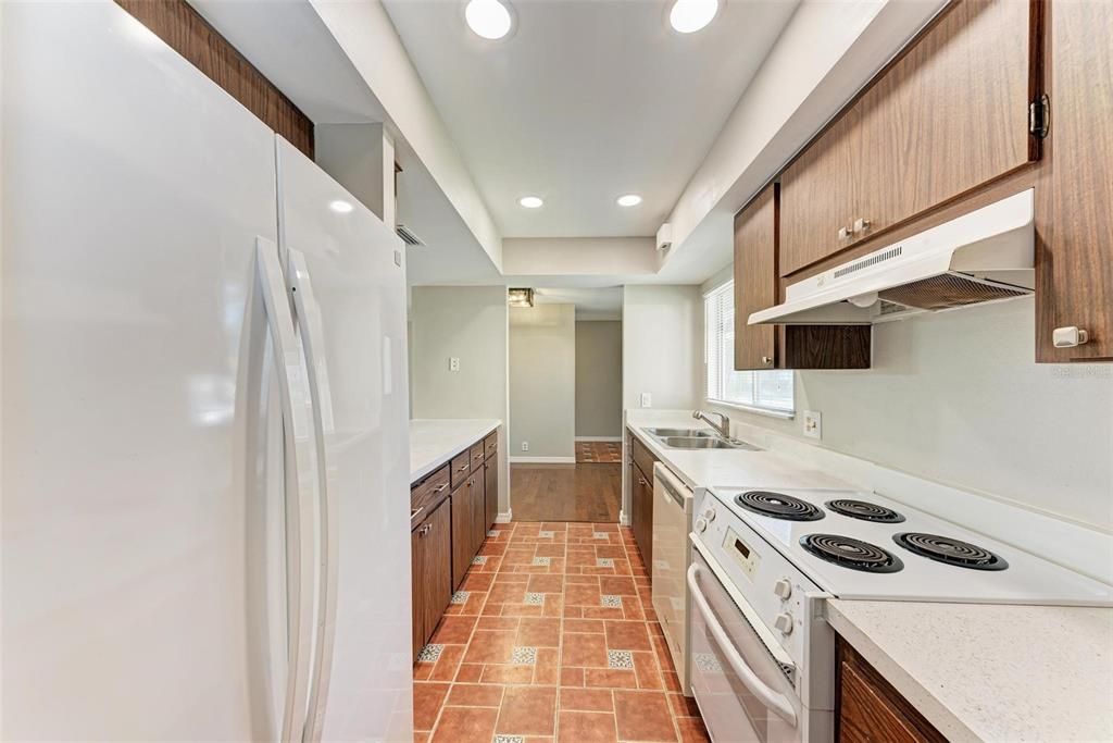 Active With Contract: $179,000 (2 beds, 2 baths, 1152 Square Feet)