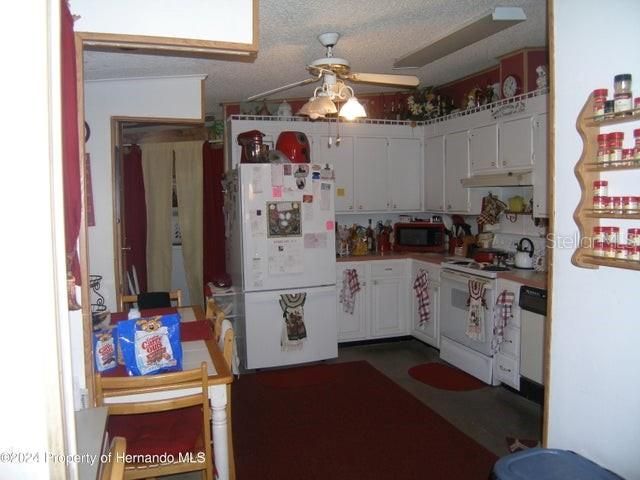 For Sale: $165,000 (3 beds, 2 baths, 1456 Square Feet)