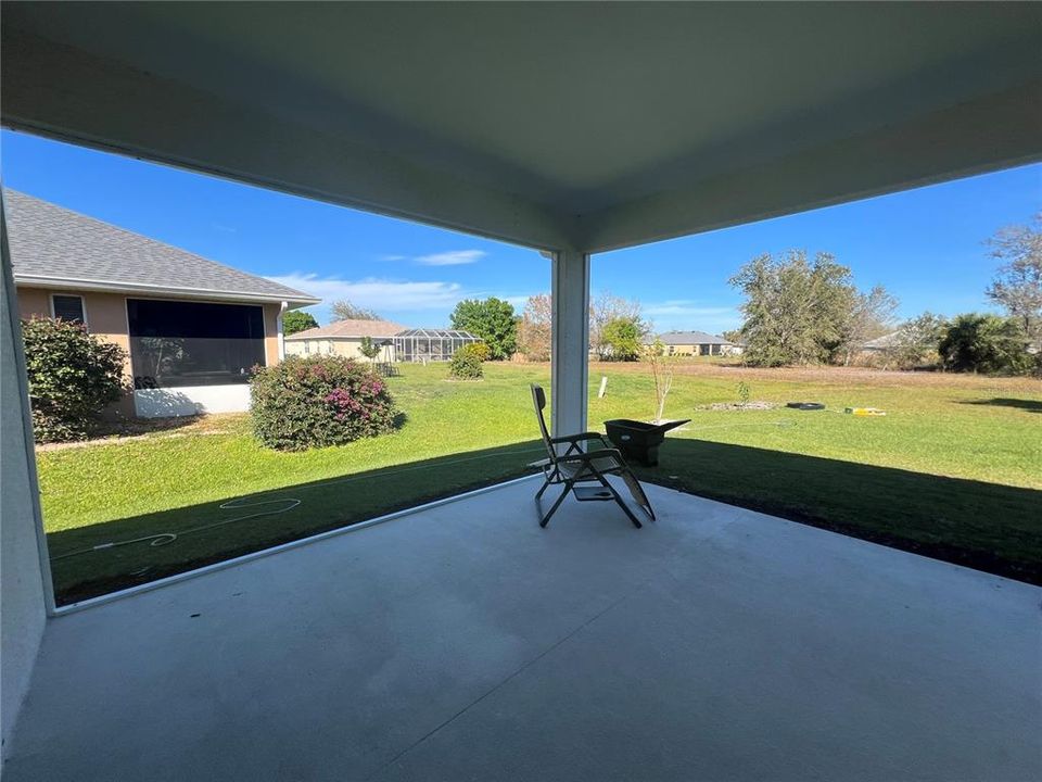 Active With Contract: $2,200 (3 beds, 2 baths, 2068 Square Feet)